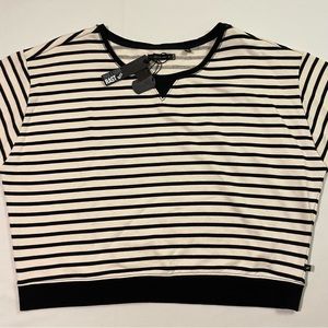 William Rast Women’s Short Sleeve Cropped T Shirt Size XL NWT!